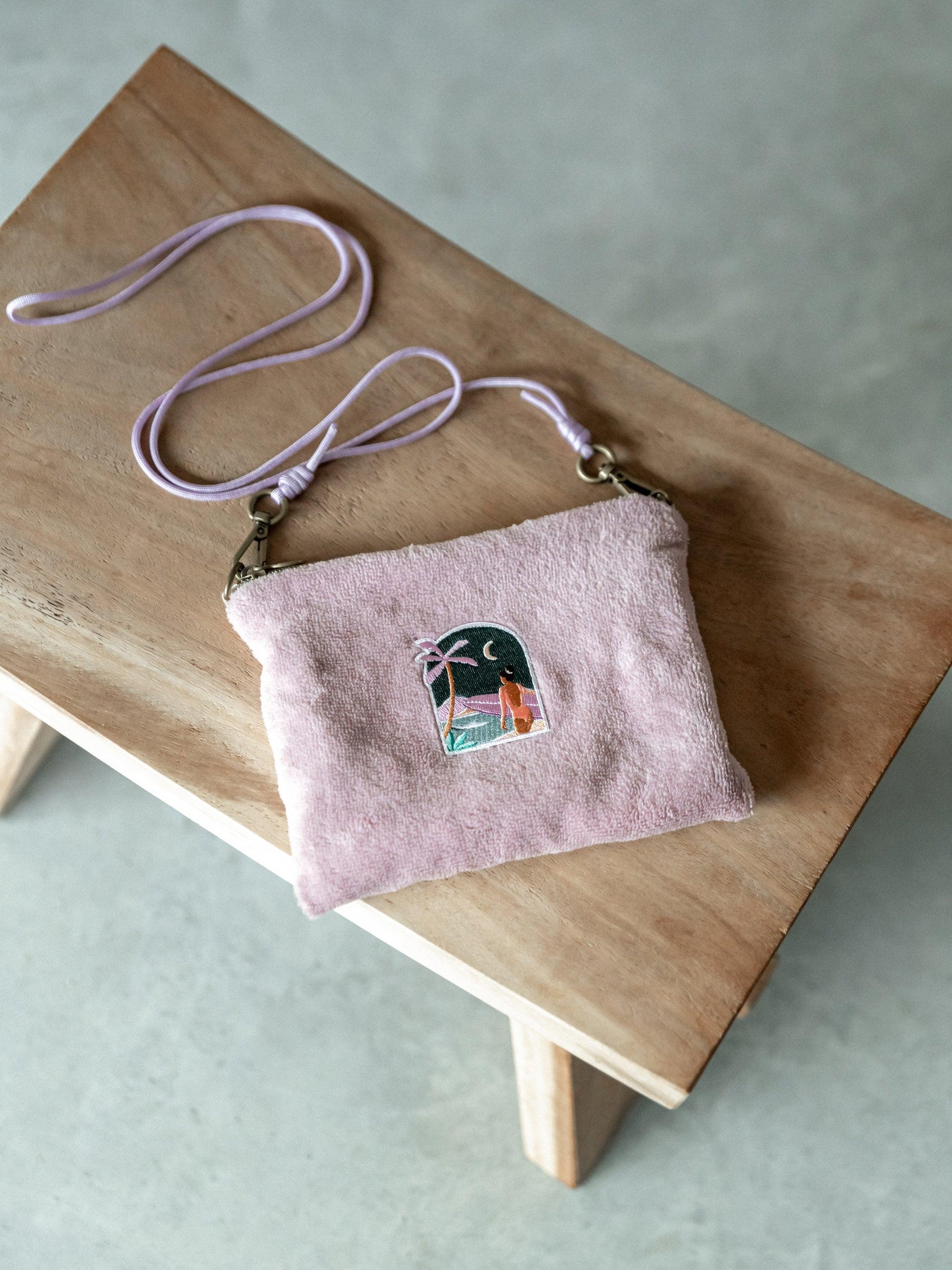 Pochette sacoche en éponge lila avec corde amovible