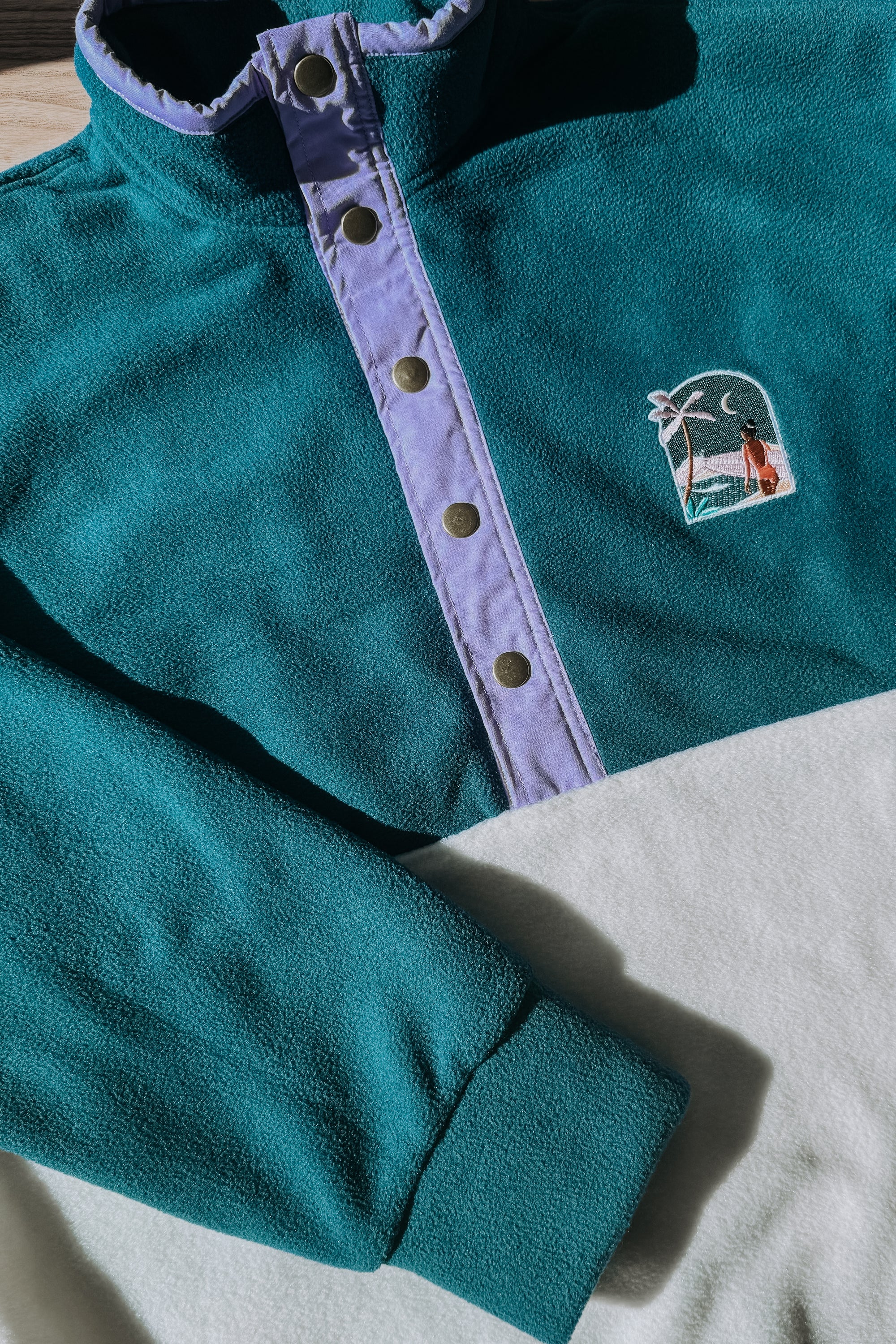 Précommande Veste polaire vert forêt/ lila & écru - délais: 2-3 semaines