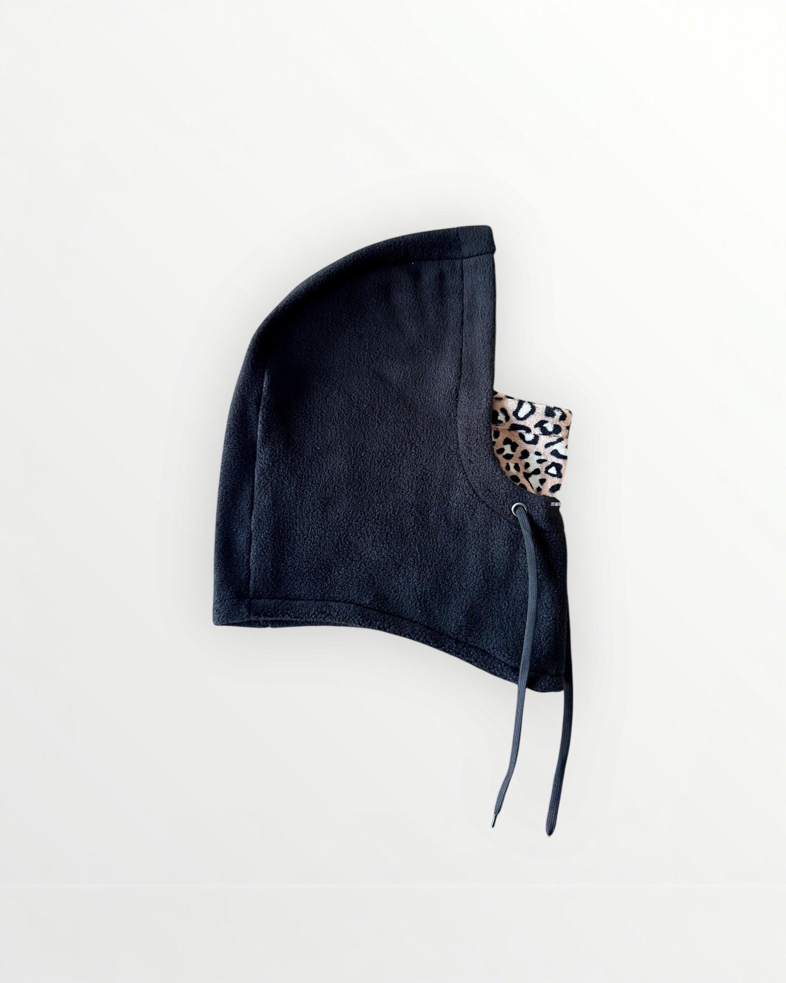 Capuche noir et léopard