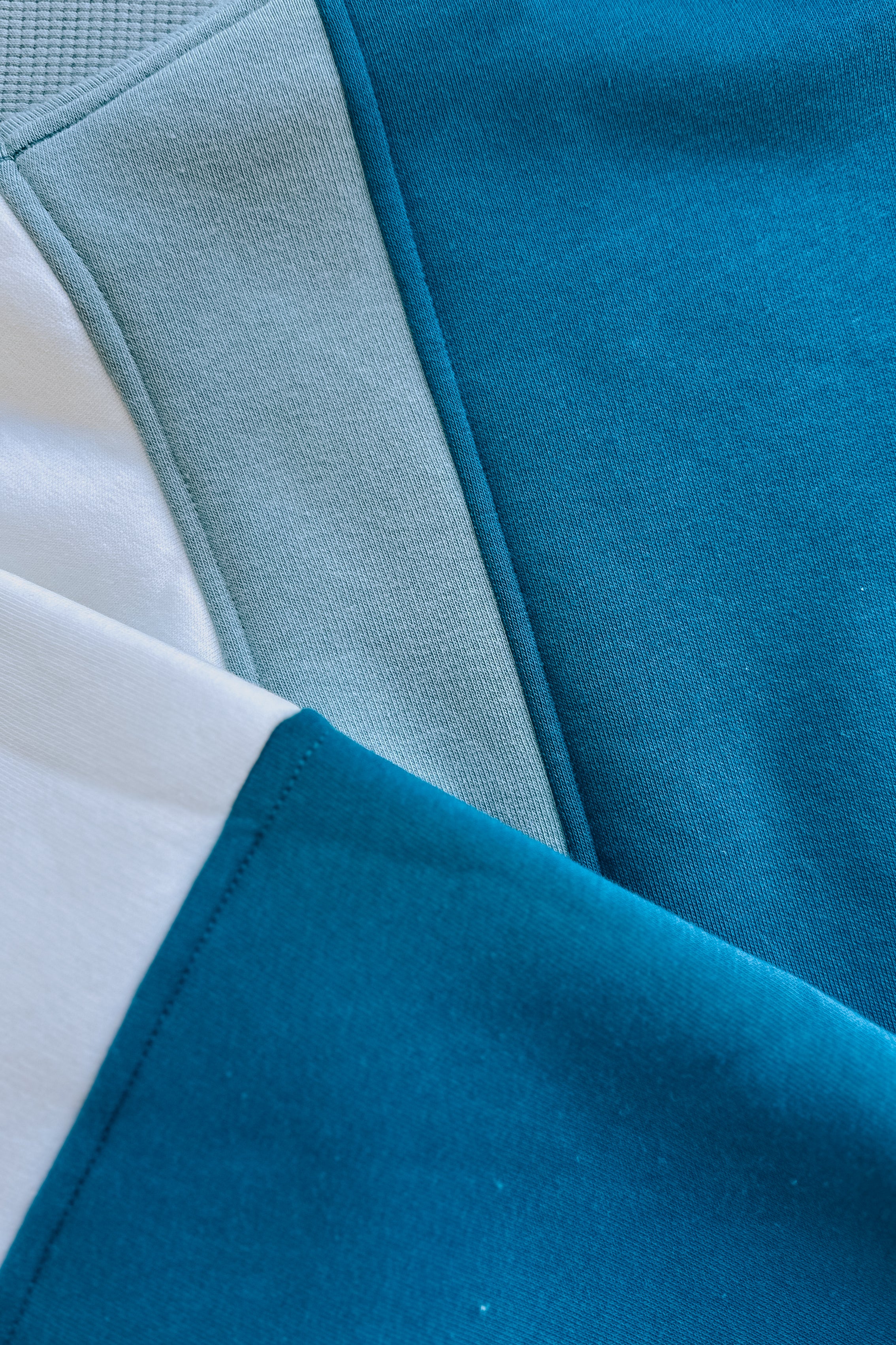 Précommande - Sweat-shirt court 90´s vert canard/sauge/écru - Délais: 2 à 3 semaines