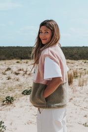 Veste sherpa sans manches rose pâle & kaki clair