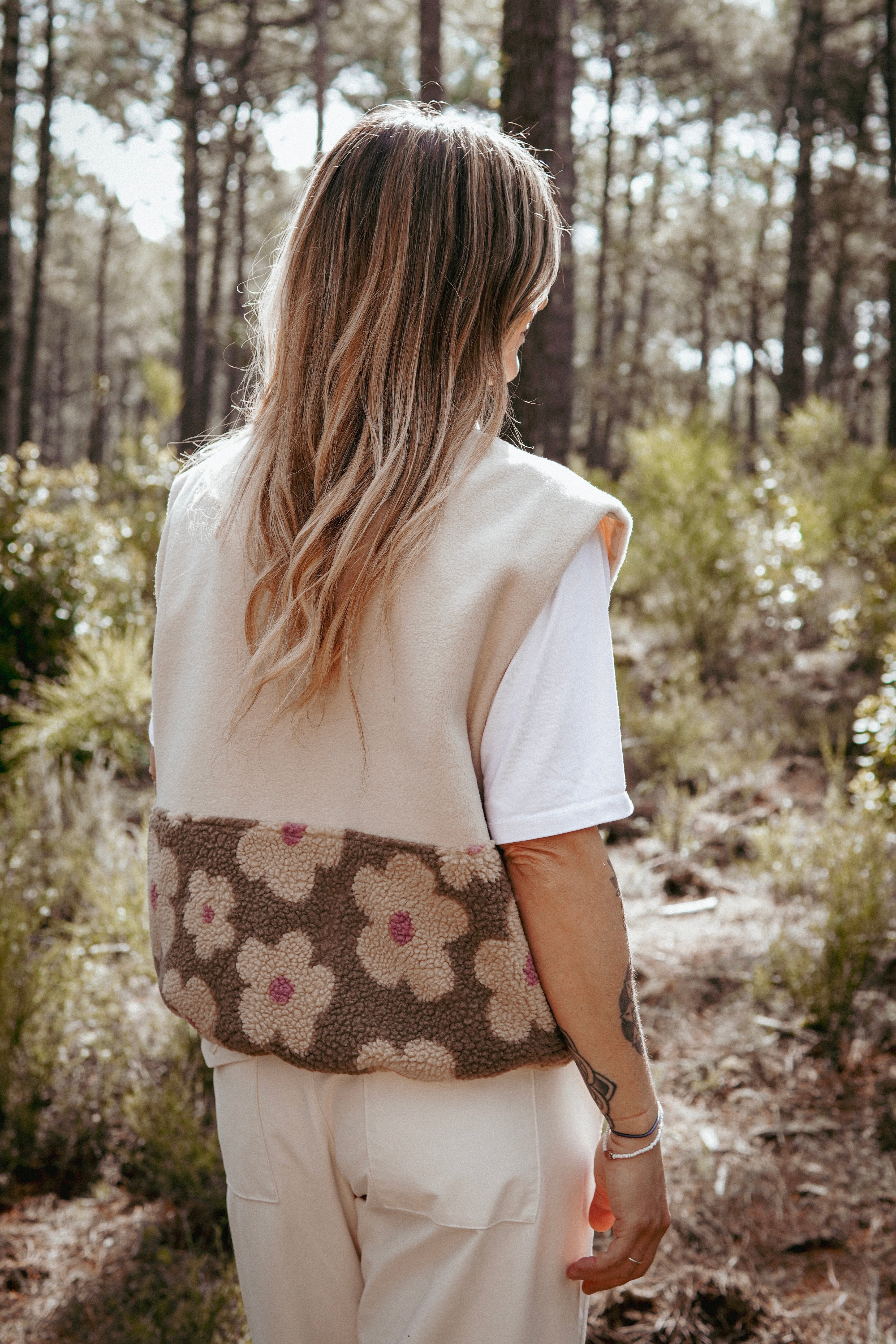 Veste polaire sherpa sans manche fleurs beige