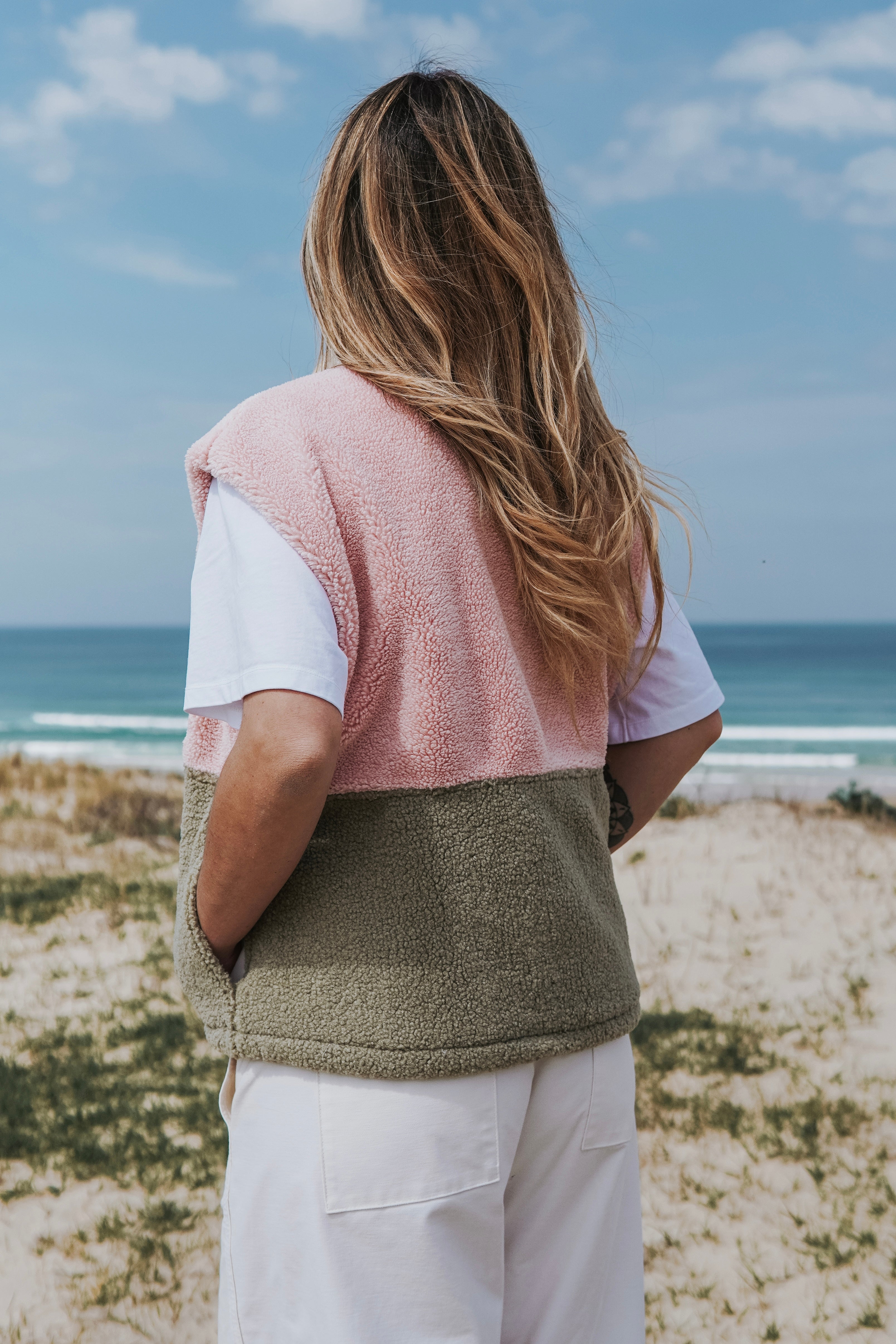 Veste sherpa sans manches rose pâle & kaki clair