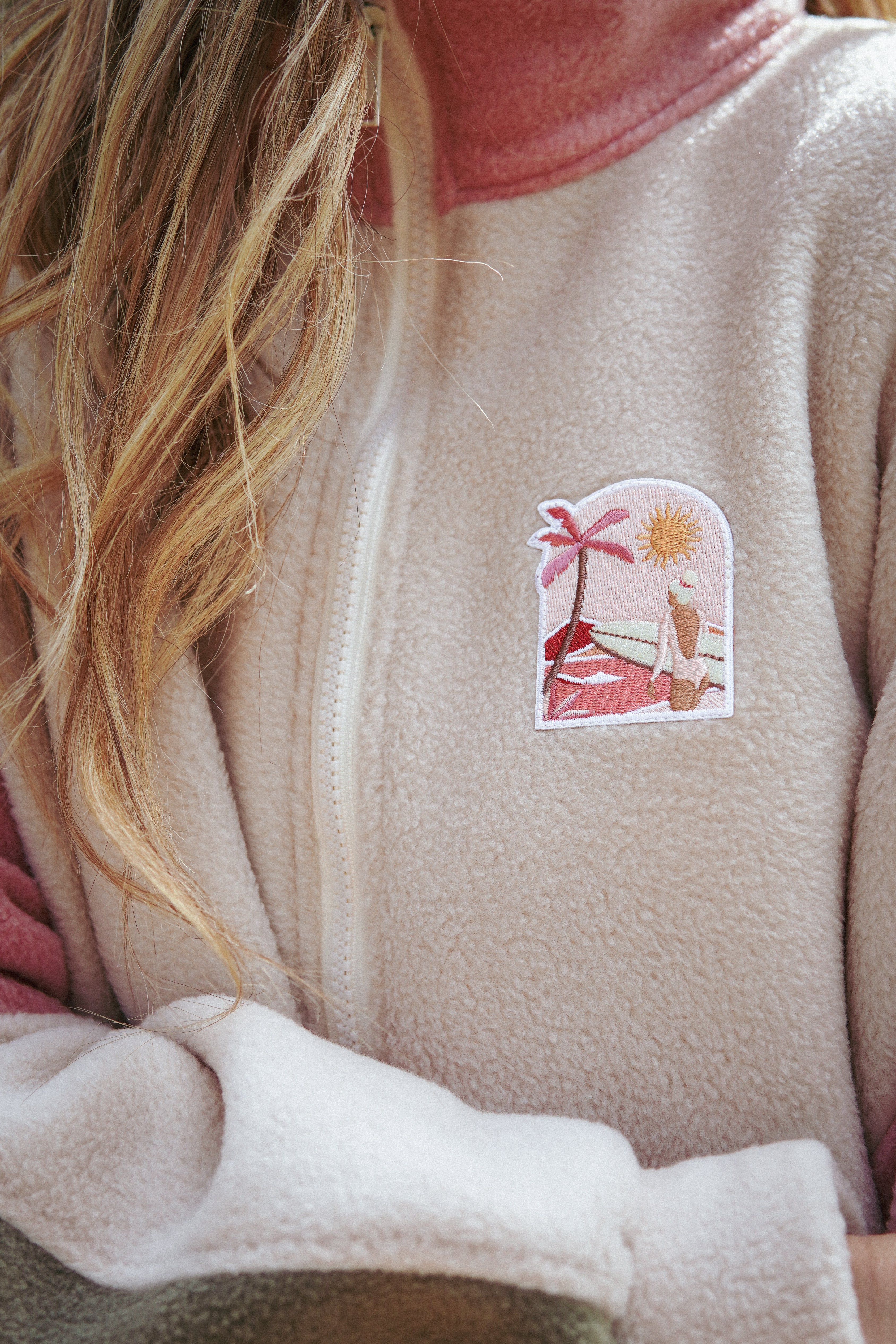 Pull polaire beige, rose et kaki