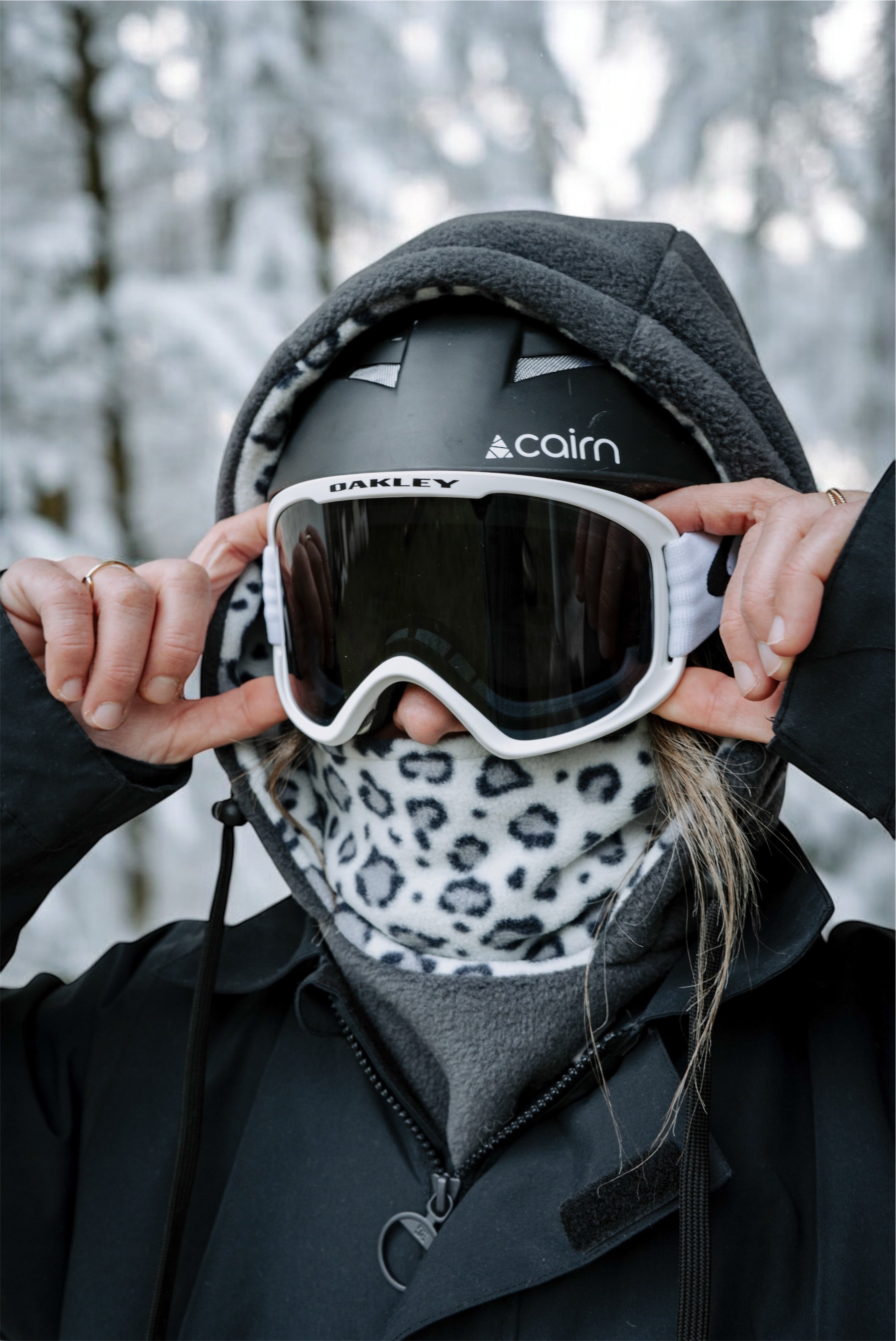 Capuche thermique doublée avec cache-cou intégré anthracite et Léo gris