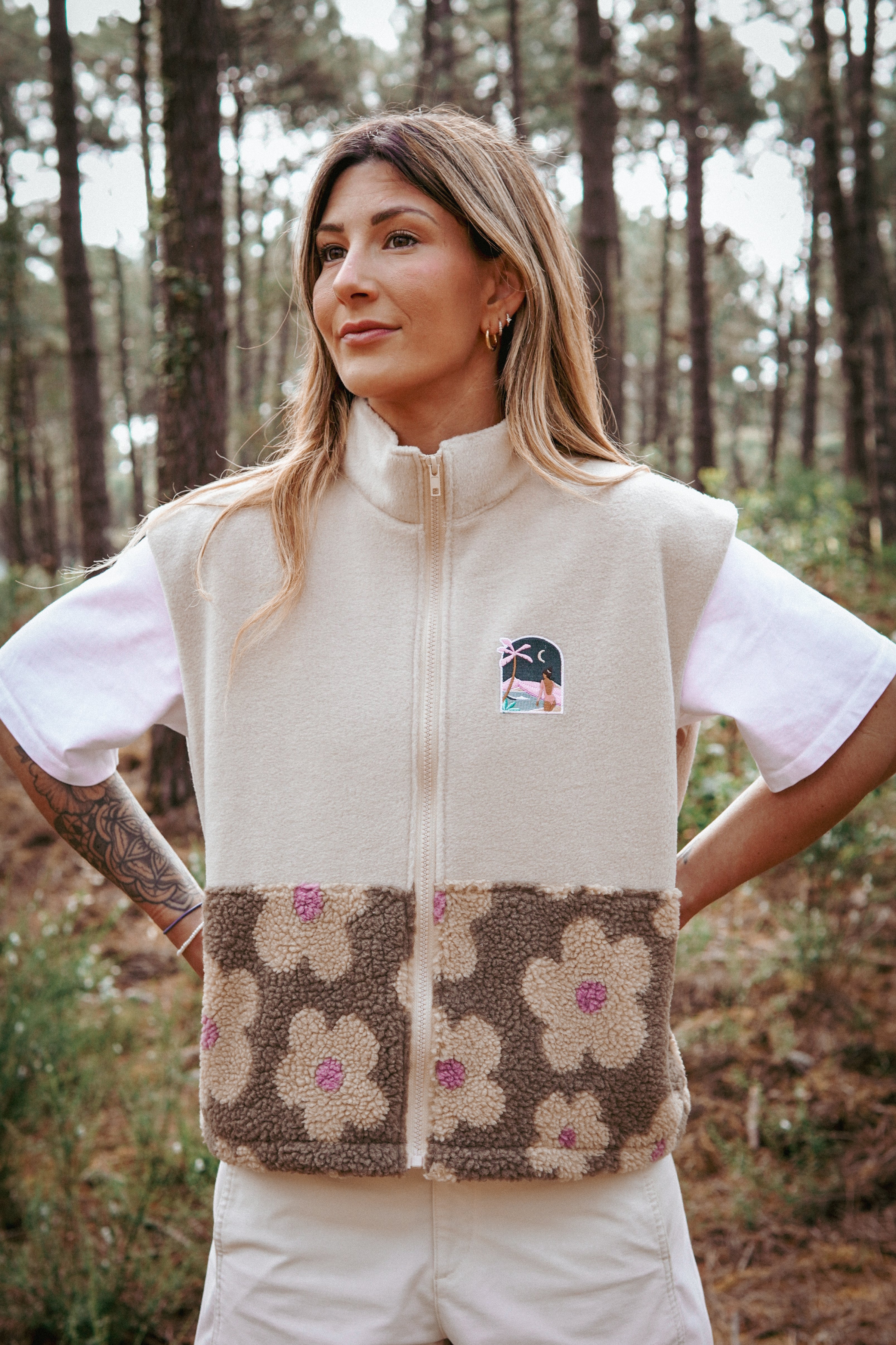 Veste polaire sherpa sans manche fleurs beige