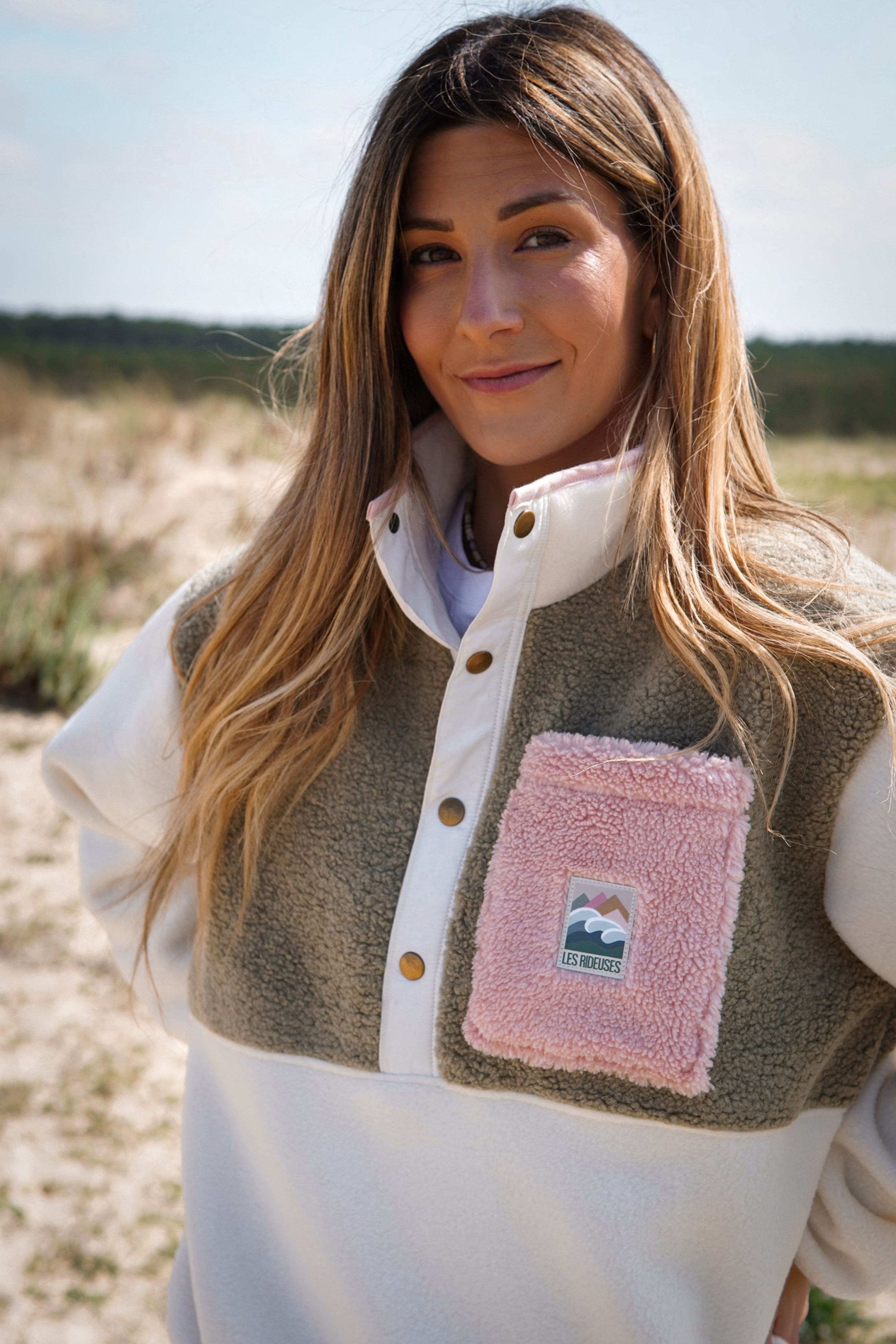 Veste polaire sherpa kaki clair/écru et rose
