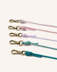 Load image into Gallery viewer, Pochette sacoche en éponge lila avec corde amovible
