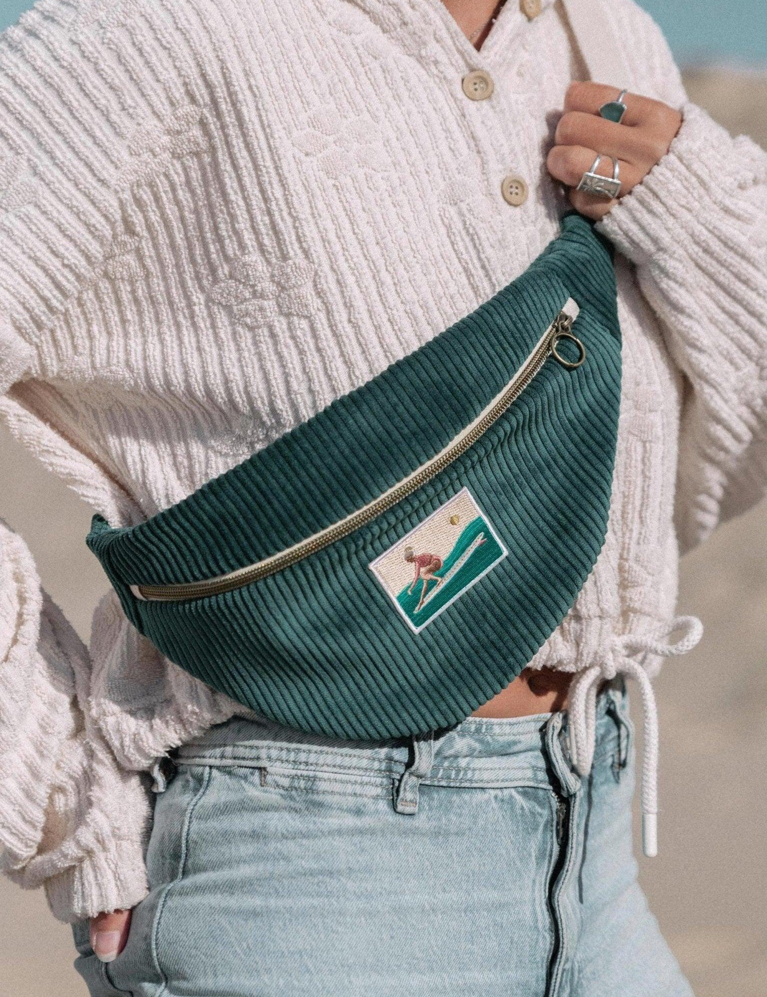  Busy chasing wave blonde - Les Rideuses