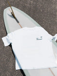 Cargar la imagen en la vista de la galería, T-shirt boxy femme Before Surf - Les Rideuses
