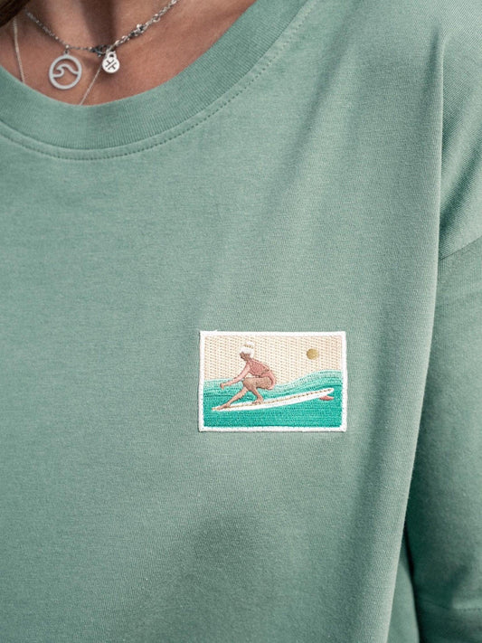 T-shirt boxy femme écusson brodé Busy chasing waves (blonde) - Les Rideuses